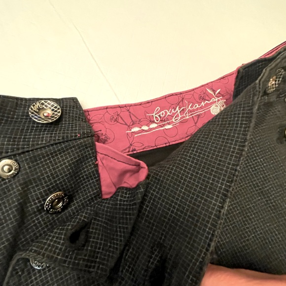 Foxy Jeans Size 5 shorts - black & white plaid pattern. Two sets of Side buttons - Picture 7 of 7